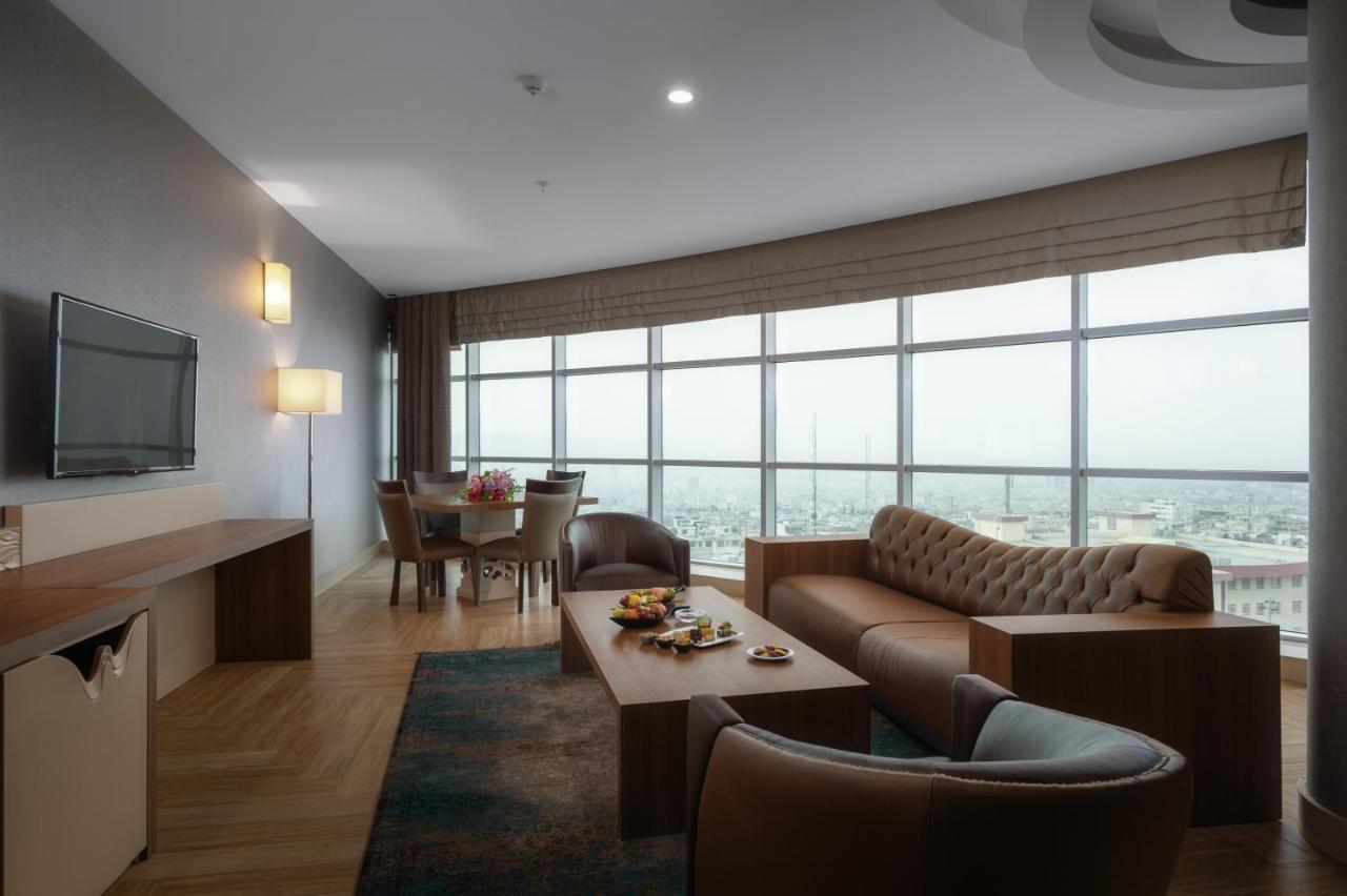 Titanic Hotel & Spa Sulaymaniyah Ngoại thất bức ảnh A living room in a suite at the hotel