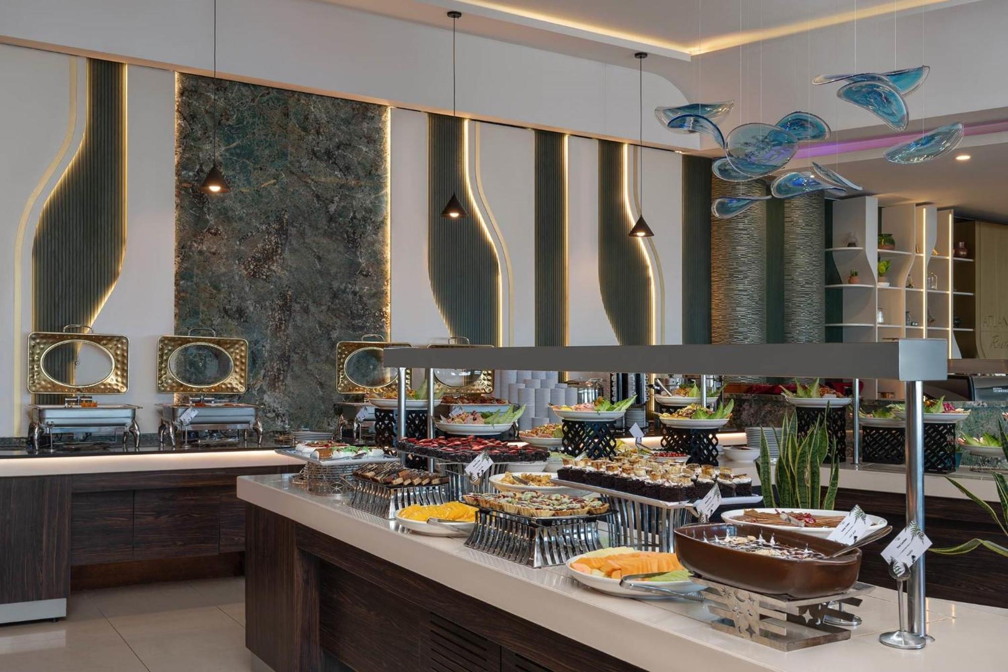 Titanic Hotel & Spa Sulaymaniyah Ngoại thất bức ảnh A buffet at a hotel