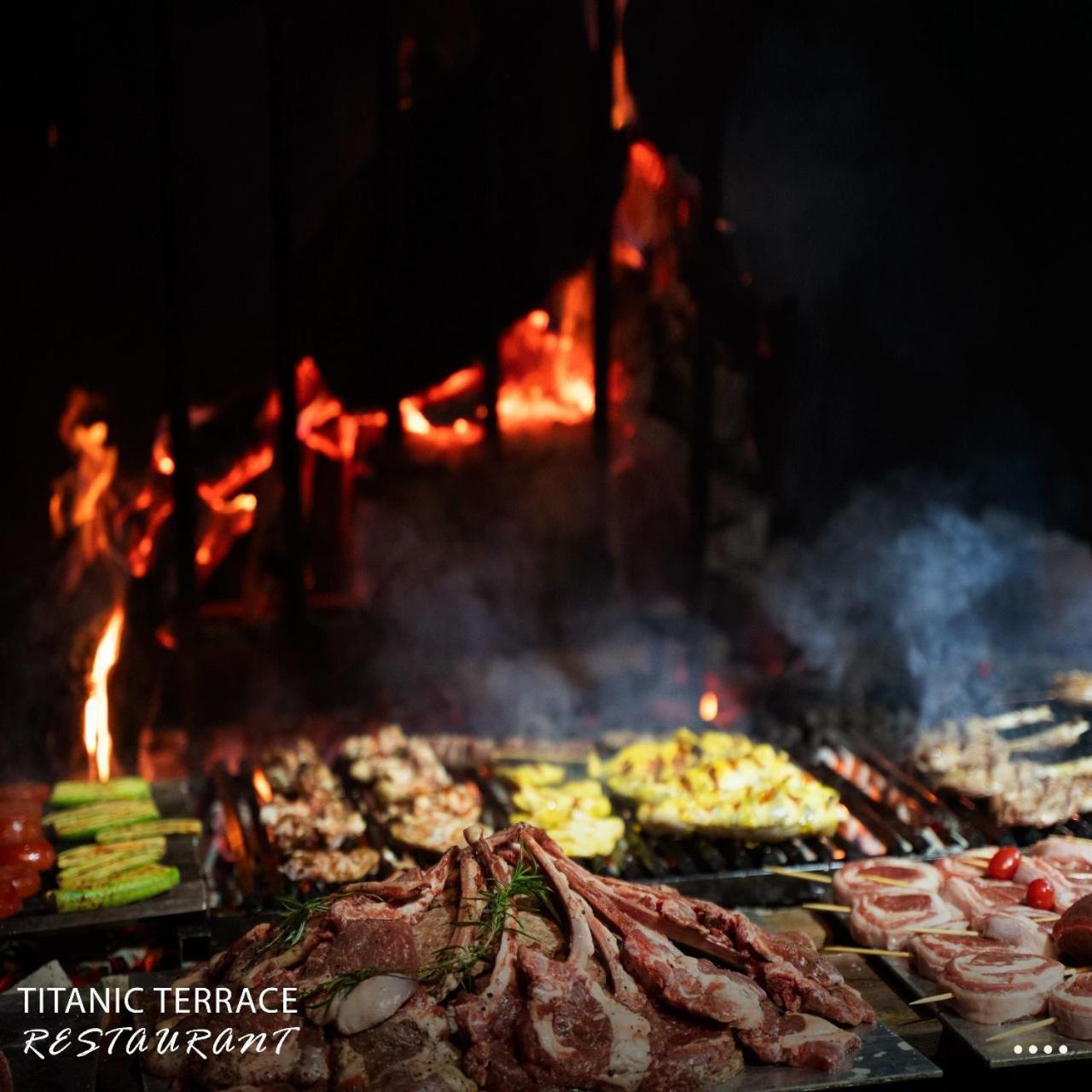 Titanic Hotel & Spa Sulaymaniyah Ngoại thất bức ảnh A typical barbecue