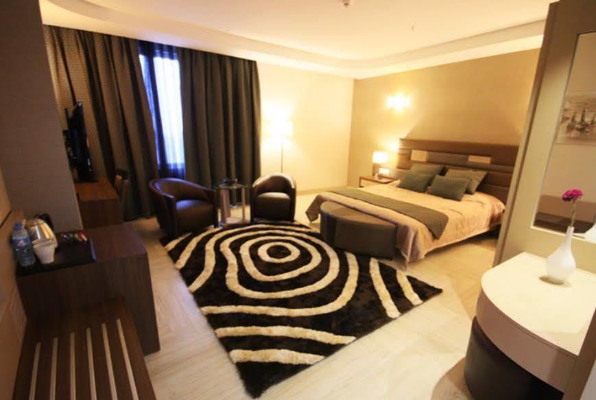 Titanic Hotel & Spa Sulaymaniyah Ngoại thất bức ảnh A room at the hotel