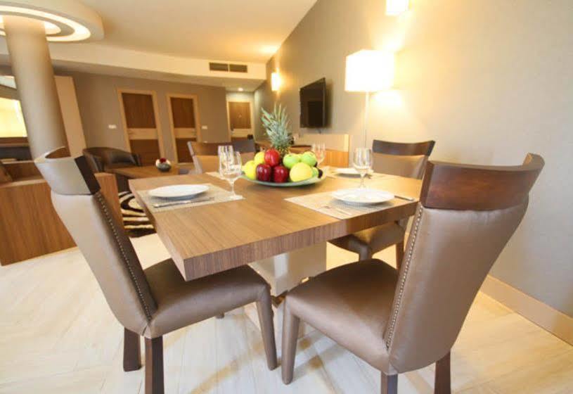 Titanic Hotel & Spa Sulaymaniyah Ngoại thất bức ảnh A dining room