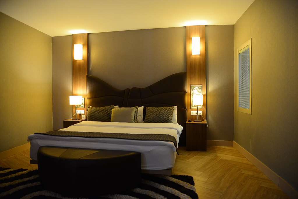 Titanic Hotel & Spa Sulaymaniyah Phòng bức ảnh A bedroom