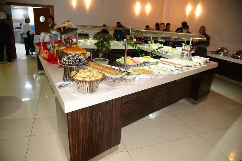Titanic Hotel & Spa Sulaymaniyah Ngoại thất bức ảnh A salad bar