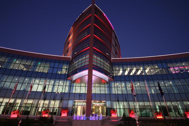 Titanic Hotel & Spa Sulaymaniyah Ngoại thất bức ảnh The hotel at night
