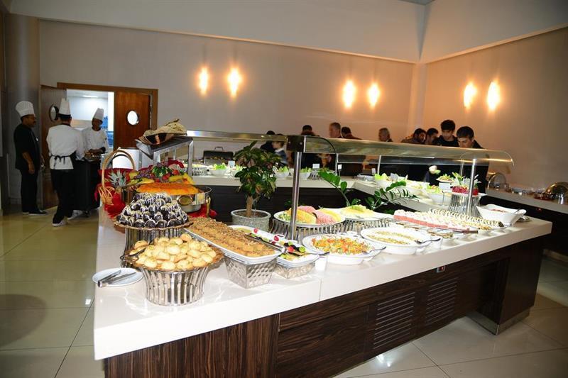 Titanic Hotel & Spa Sulaymaniyah Ngoại thất bức ảnh A salad bar